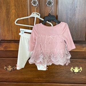 Super cute lace top with velvet pants